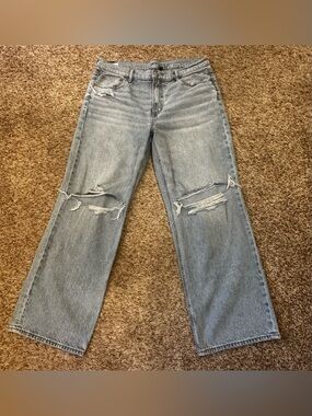 American Eagle Outfitters Light Wash Distressed Jeans size 14/30 inch inseam